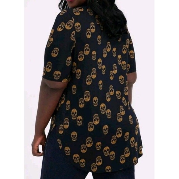 Torrid Super Soft Tunic Top Size 1X Black Skull Heads Mock Neck 3/4 Sleeve New - Picture 3 of 5